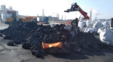 loading carbon anode butts at Dalian port
